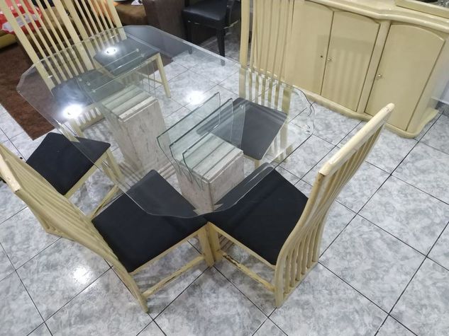 Conjunto de Mesa, Cadeiras e Cristaleira