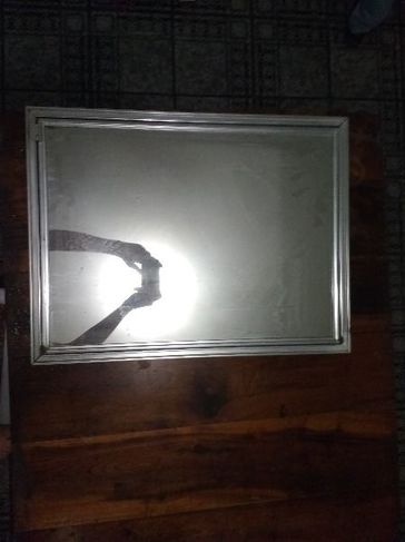 Armário de Banheiro Antigo em Alumínio com Luminária