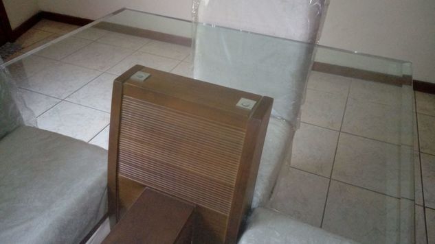 Mesa com Tampo de Vidro e Seis Cadeiras
