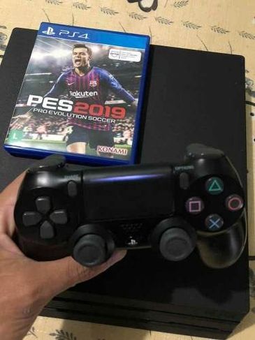 PS4 Pro Usado por 6 Meses