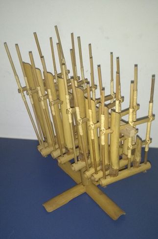 Angklung Instrumento de Bambu
