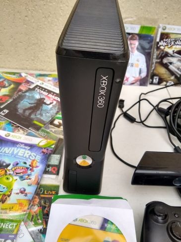 XBOX 360 Slim com Kinect, 2 Controles Originais + 57 Jogos