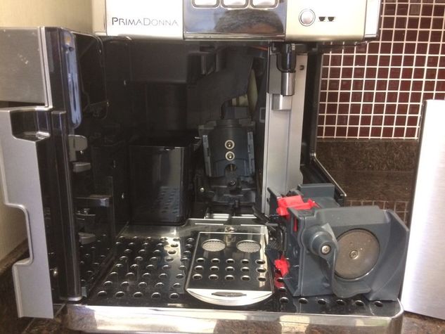 Vendo Máquina de Café Automática com Design Italiano - Primadonna