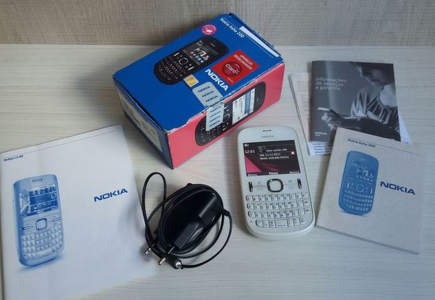 Celular Nokia Asha 200, 02 Chips, Desbloqueado
