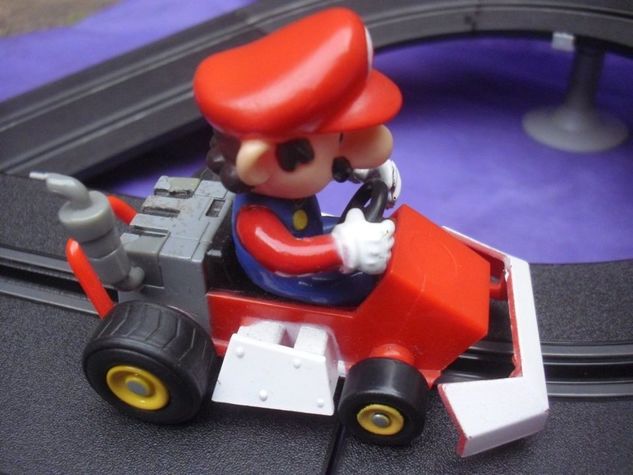 Autorama Mario Kart DS Super Race Set Mario & Yoshi Oficial Nintendo