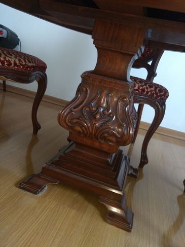 Mesa de Madeira Maciça com 4 Cadeiras