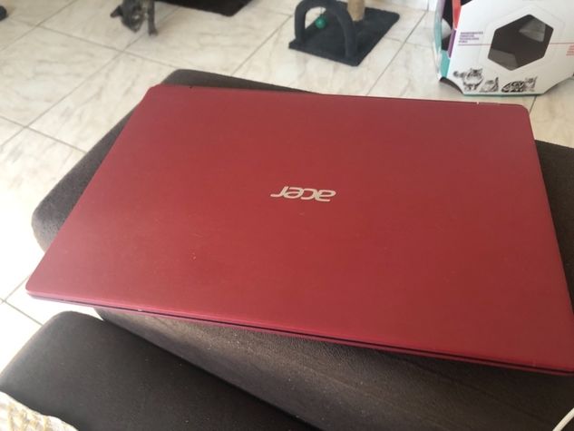 Notebook Acer Vermelho