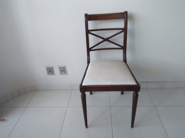 Mesa em Fórmica com 6 Cadeiras Antigas em Jacarandá