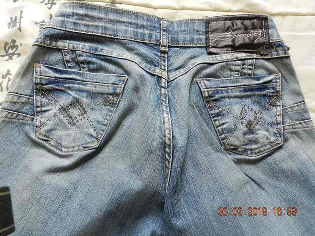 2 Blusinhas + 1 Calça Jeans Sawary