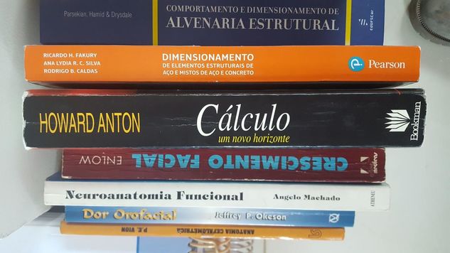 Livros de Engenharia Civil e Odontologia