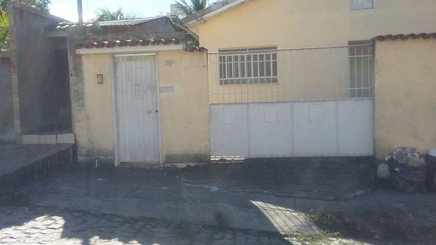 Alugo Casa com Garagem no Centro de Itaboraí
