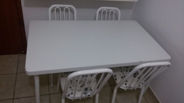 Mesa com 4 Cadeiras, Armário de Cozinha, Rack p/ TV de Parede
