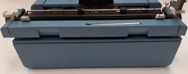 Máquina de Escrever Olivetti Studio 46