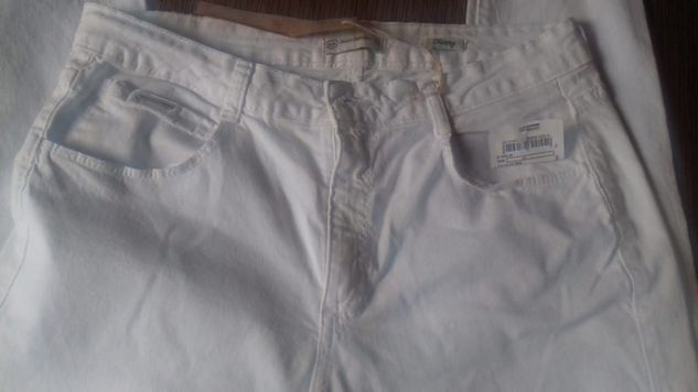 Calça Jeans Branca - Desfiada na Barra