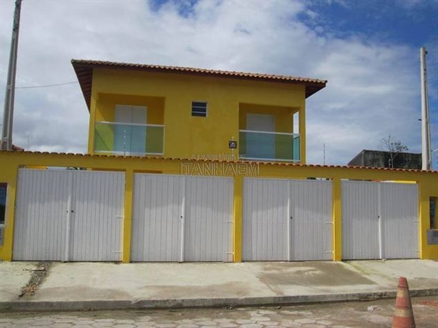 Vende Casa em Itanhaém com Garagem para 1 Carro!