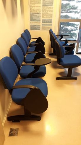 Cadeiras Longarinas com Prancheta