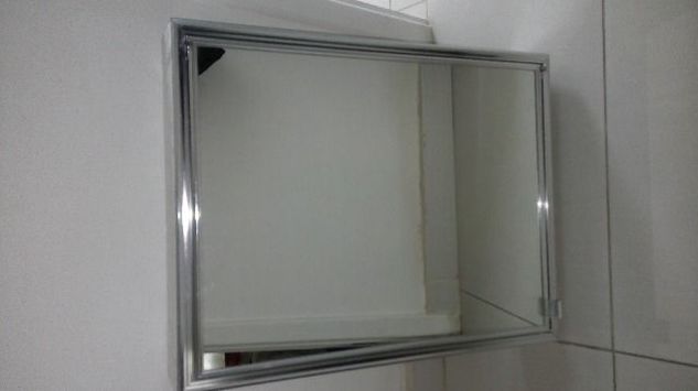 Espelho de Banheiro com Armário