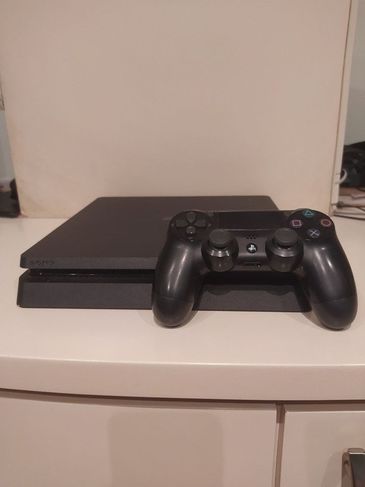 PS4 Semi-novo com 5 Jogos