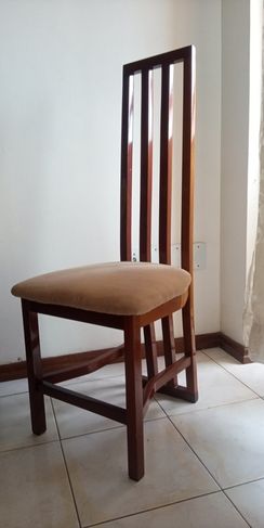 06 Cadeiras Almofadadas