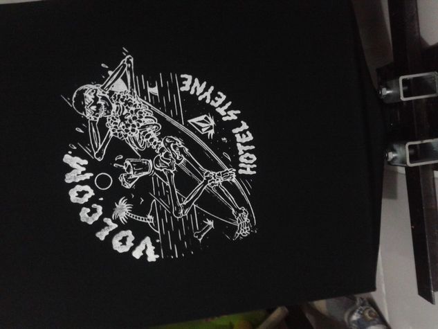 Camiseta Preta Masculina Volcom Skull