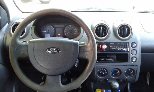 Ford Fiesta Sedan 1.0 Completo
