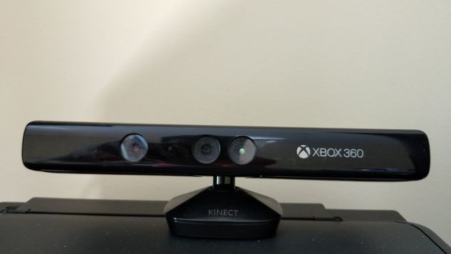 Vendo XBOX 360 de 4gb com Kinect e um Controle + 5 Jogos Midia Física