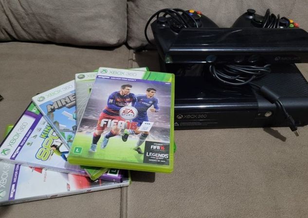 Vende.se Xbox360com 2 Controles, Kinect e 6 Jogos. Excelente Estado de