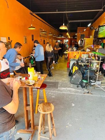 Vende- SE Restaurante e Bar Noturno com Movimento
