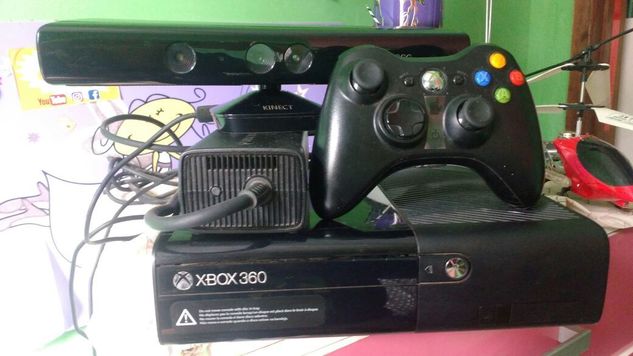 XBOX 360 Bloqueado 500 GB com Kinect