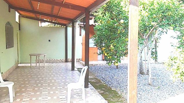 Casa em Jardim Laranjeiras -cabuçu com Três Quartos em ótimo Terreno