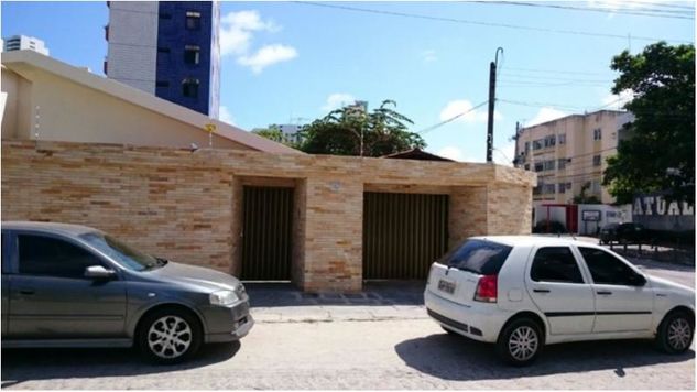 Casa com 5 Dorms em Jaboatão dos Guararapes - Piedade por 1.250.000,00 à Venda