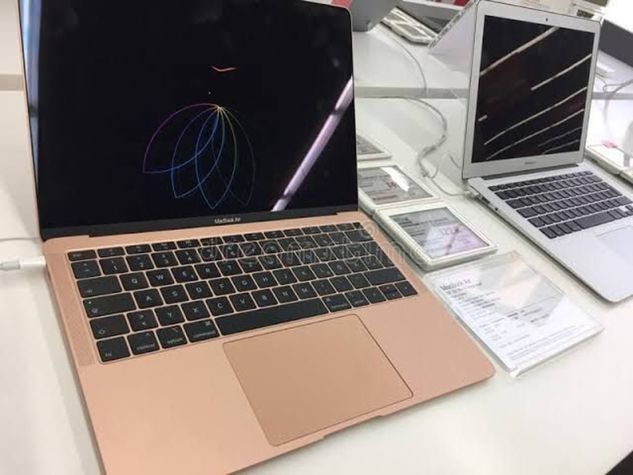 Apple Macbook Air 13.3", Chip M1, 8gb Ram, 256gb SSD - Gold