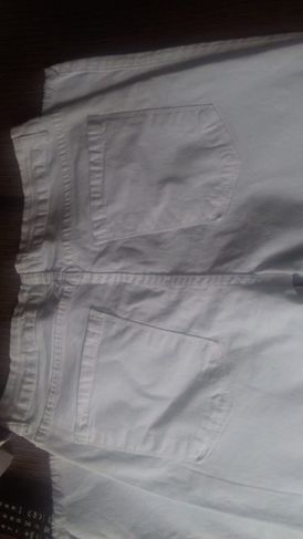 Calça Jeans Branca - Desfiada na Barra