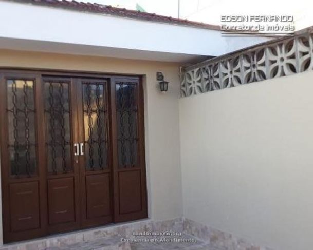 Casa à Venda com 3 Quartos, 2 Banheiros, 2 Vagas e 150m2 por R$ 485.00
