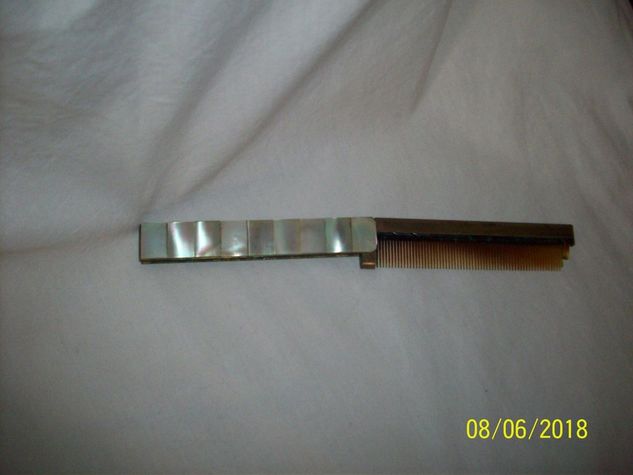 Pente Modelo Canivete, em Madrepérola, Antigo