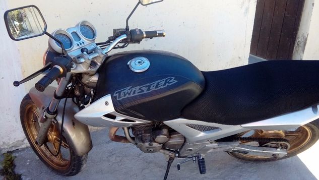 Honda CB 250cc Twister Prata