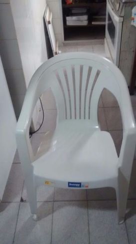 Cadeira de Plástico Novas