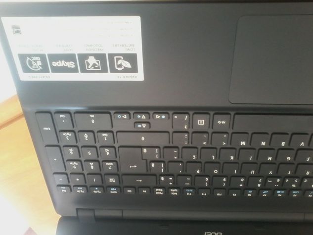 ótimo Notebook Semi Novo na Caixa, Windows 10, Acer, 4gb, com 15'6"