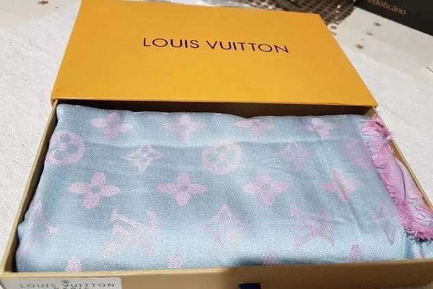 Echarpe Cachecol Xale de Luxo Azul Claro Louis Vuitton