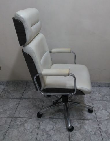 Cadeira Escritório Tok Stok Executiva - Modelo Lavoro Branca
