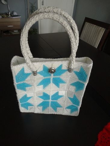 Bolsa de Crochê Azul e Branca