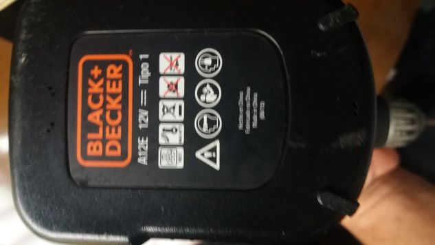 Parafusadeira e Furadeira Black Decker 12v