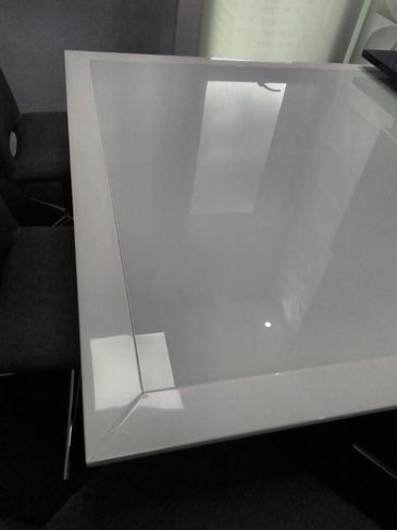 Mesa Quadrada Branca com Vidro