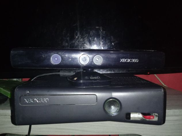 XBOX 360 com Kinect e Vários Jogos