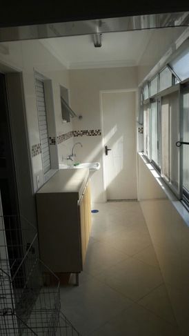 Vende Apartamento Guarujá Sp. com 02 Vagás