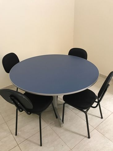 Mesa Reunião Redonda com 4 Cadeiras