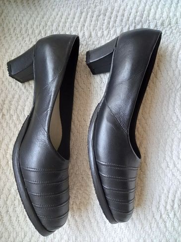 Sapato de Couro Preto Novo