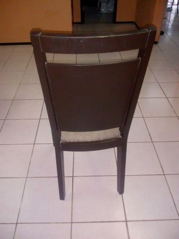 Vendo Mesa e Cadeiras R$ 250,00
