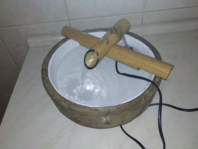 Fonte de água em Bambu com Tigela em Cimento
