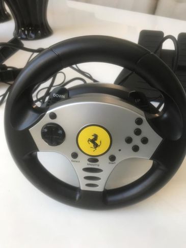 Console Trhustmaster Ferrari